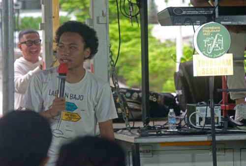 Maygel Kocok Perut Penonton dalam “Thursday Session” di UKWM Surabaya