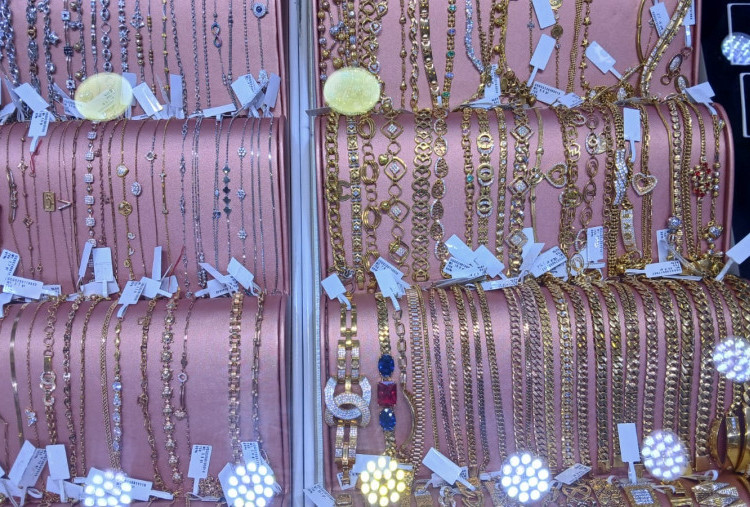 Konflik Timur Tengah Terus Memanas, Harga Emas Kembali Stabil