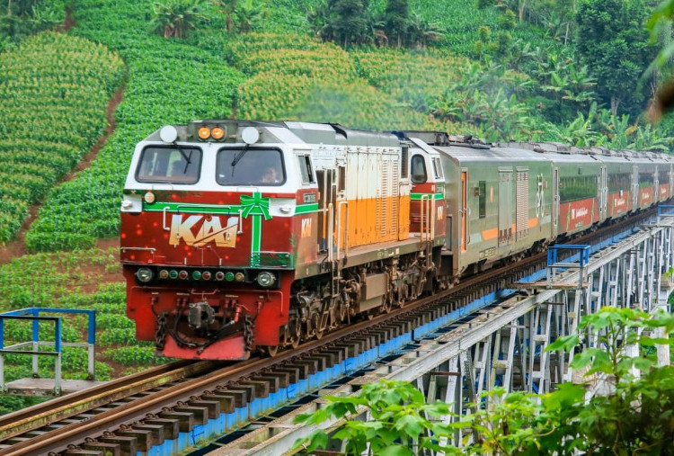 KAI Pastikan Seluruh Lokomotif dan Kereta Diesel Siap Gunakan Biodiesel B50