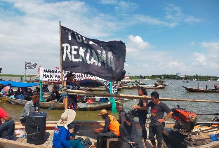 Mereka Belum Merdeka: Nelayan Sukolilo Cemaskan Penghidupan dalam Bayang Reklamasi