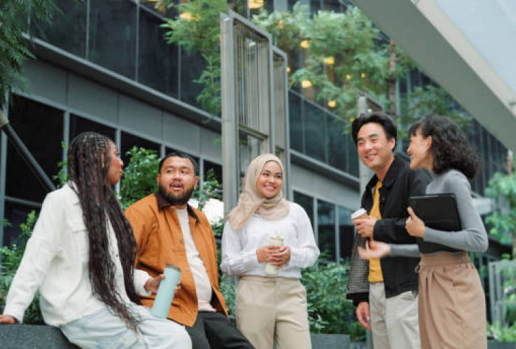 Tren Workwear Casual, Outfit Kantor yang Fleksibel ala Gen Z