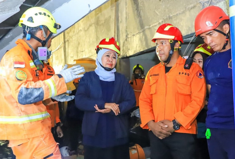 Gubernur Khofifah Instruksikan  Evakuasi Korban dan Pastikan Tidak Ada Satu Orang Tertinggal