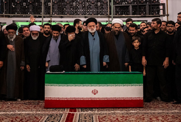 Ali Khamenei Resmi Dimakamkan di Mashhad Usai Prosesi Penghormatan Selama Sepekan