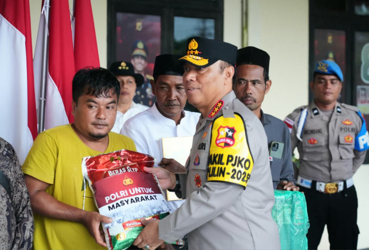 Polri Salurkan Bantuan dan Kerahkan Alat Berat, Percepat Pemulihan Banjir Aceh