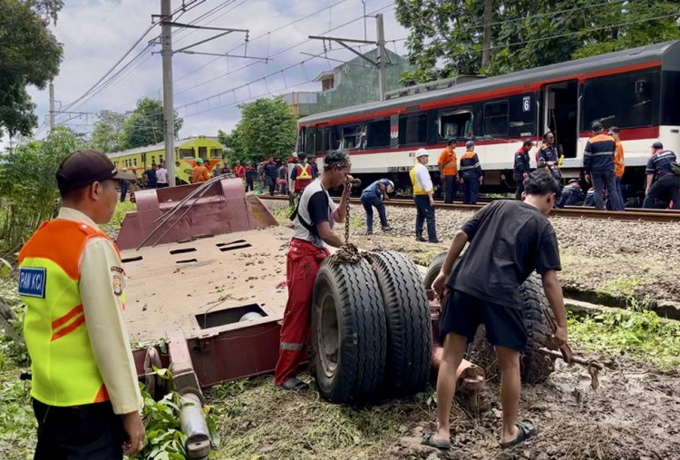 Polisi Beberkan Detik-detik KA Bandara Tabrak Truk di Poris, Tidak Ada Korban Jiwa