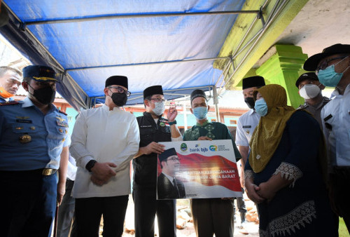 Ridwan Kamil Kunjungi Keluarga Korban Meninggal Akibat Tertimbun Longsor di Bogor 