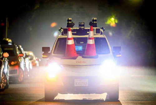Yakini Semua Mobil Jahat, Aktivis California Teror Taksi Robot