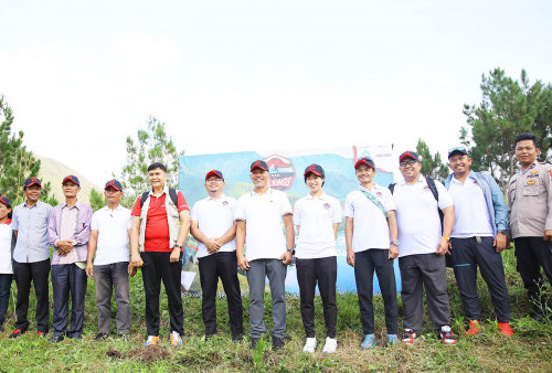 TOTK juga berperan membangun kapasitas masyarakat setempat, karena mereka
dapat terlibat langsung dalam event kelas internasional dan merasakan manfaat TOTK.
Keterampilan mereka meningkat karena diberi peran dalam event trail run berskala dunia