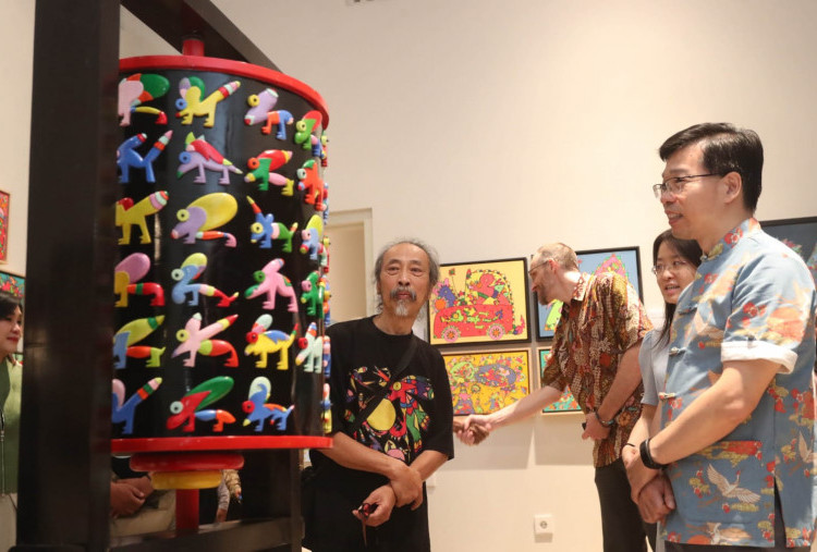 Pameran Seni Rupa ndugHal Daniel Kho Resmi Dibuka, Menikmati Kenakalan yang Glow in the Dark