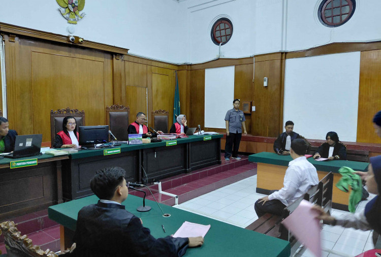 Jaksa Tolak Eksepsi Terdakwa Penyebar Flyer Aksi Berujung Rusuh di PN Surabaya.