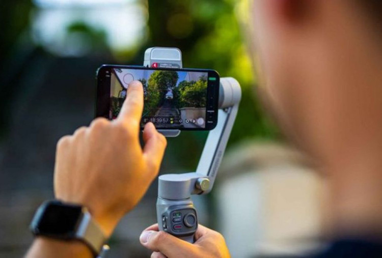 Rekomendasi HP Kamera Stabilizer Terbaik untuk Content Creator 2026