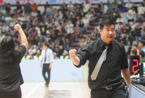 Tim basket putra SMA Jubilee Jakarta sukses membawa trophy kemenangan Final Honda DBL with Kopi Good Day 2023 DKI Jakarta Series.

SMA Jubilee Jakarta berhasil mempertahankan gelar juara setelah memenangkan pertarungan dramatis dengan skor tipis 53-52 dari SMA Bukit Sion (Buksi), Jakarta.  (Raka Denny/Harian Disway)