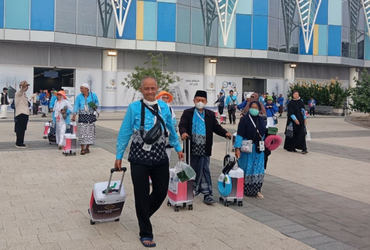 375 Jemaah Haji Malang Tiba di Madinah, Ketua DPRD Darmadi Ikut Berangkat Reguler