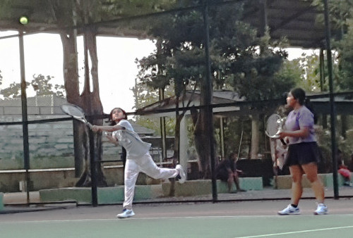Bintang/Anisa Juarai Ganda Putri KU-12 DIsway Tennis Junior