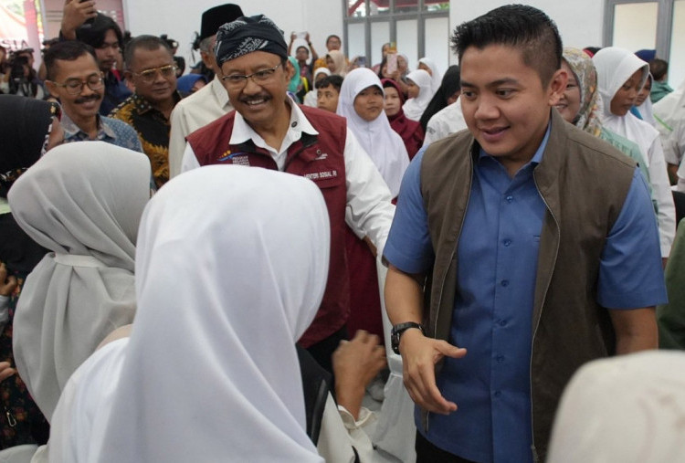 Penuh Keakraban: Dialog Seskab, Mensos & Menteri PU dengan Orangtua dan Calon Siswa Sekolah Rakyat