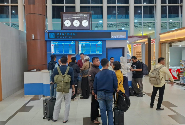 Efek Domino Erupsi Anak Krakatau, 24 Penerbangan di Bandara SSK II Pekanbaru Lumpuh Total