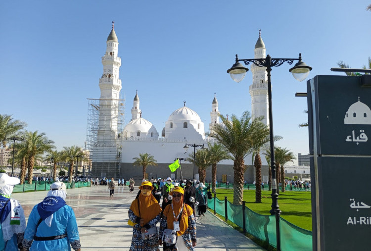 City Tour Jemaah Haji Kloter SOC 25: Dari Kebun Kurma hingga Jabal Uhud, Penuh Haru dan Syukur