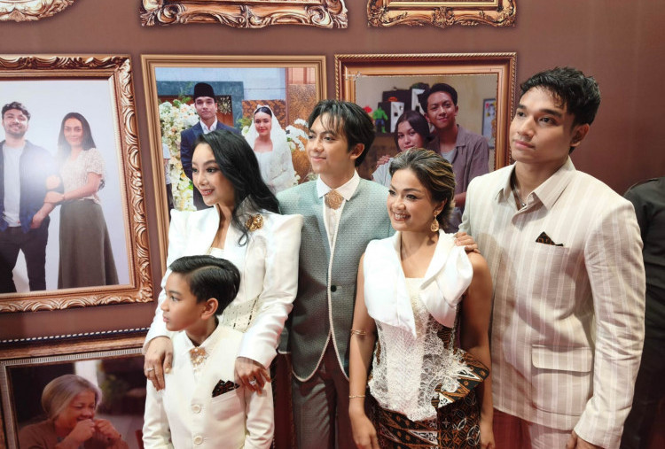 Gala Premiere Film Jangan Buang Ibu di Surabaya, Nirina Zubir Bikin Penonton Haru