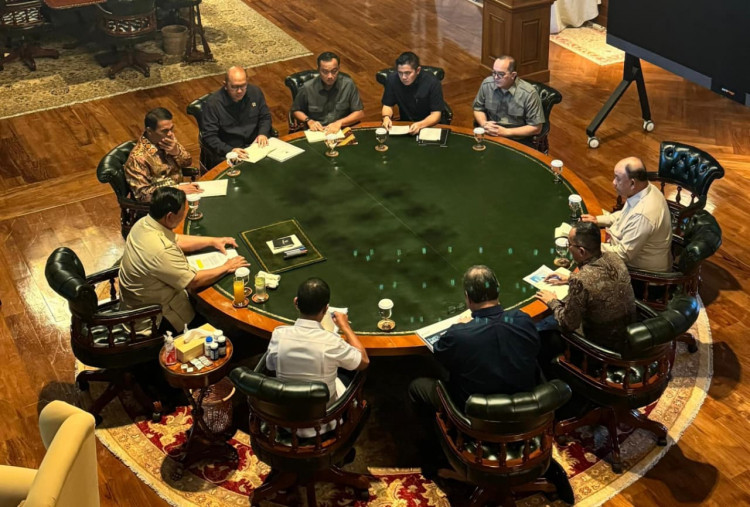 Presiden Prabowo Pimpin Rapat Terbatas di Hambalang, Fokus Penguatan Industri dan Hilirisasi Nasional