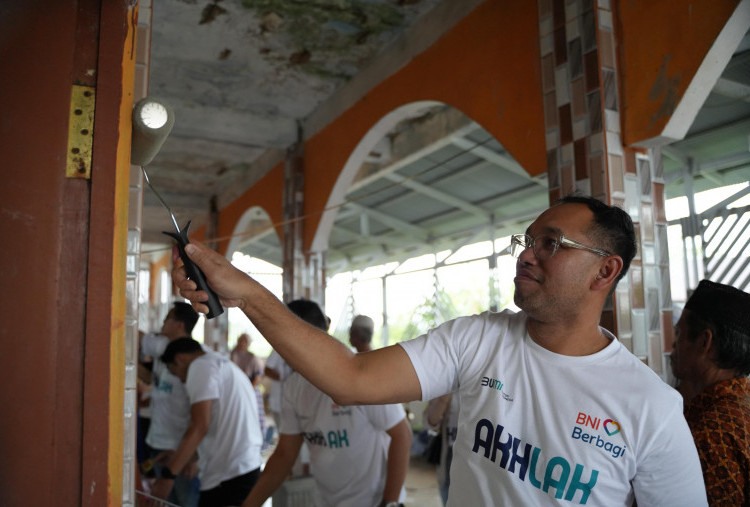 PT BNI Berpartisipasi dalam Program Sobat Aksi Ramadan 2025 dengan Renovasi Masjid dan Bantuan Pangan