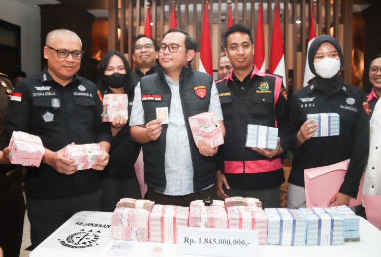 Kejati Jatim Tahan Tersangka Keempat Kasus Pungli ESDM, Sita Aset Rp5,54 Miliar