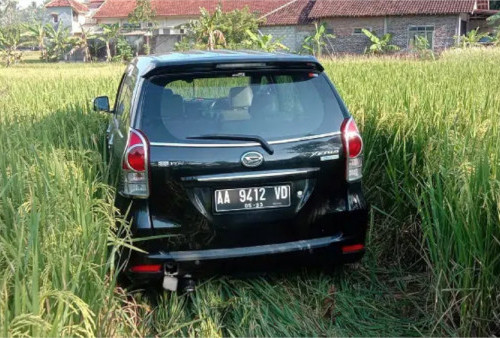 Alami Kecelakaan, Mobil Pemudik Nyasar Terobos Sawah di Kulon Progo, Warga Geger!