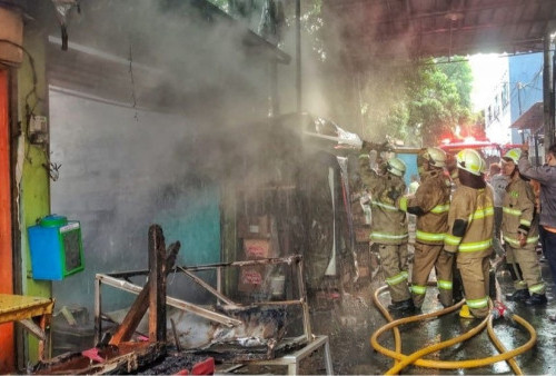 Akibat Gas Bocor Bangunan Warteg di kawasan Jatinegara Jaktim Habis Dilalap SI Jago Merah