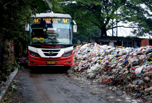 Tumpukan Sampah di Terminal Bus Bungurasih Mencemaskan Pengguna Transportasi Umum