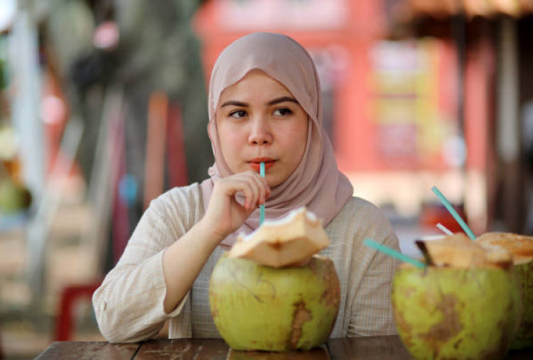 5 Resep Es Air Kelapa Muda sebagai Minuman Segar untuk Buka Puasa