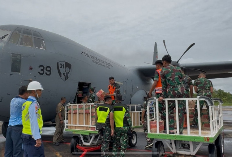 Akses Darat Terputus, Pesawat Baru Airbus A400M TNI AU Diterjunkan ke Sumatera untuk Drop Bantuan