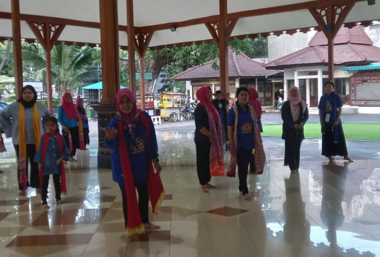 Persiapan Hari Anak Nasional, Aspelta Jawa Timur Ajarkan Tari Remo Cakra Lintang untuk Guru