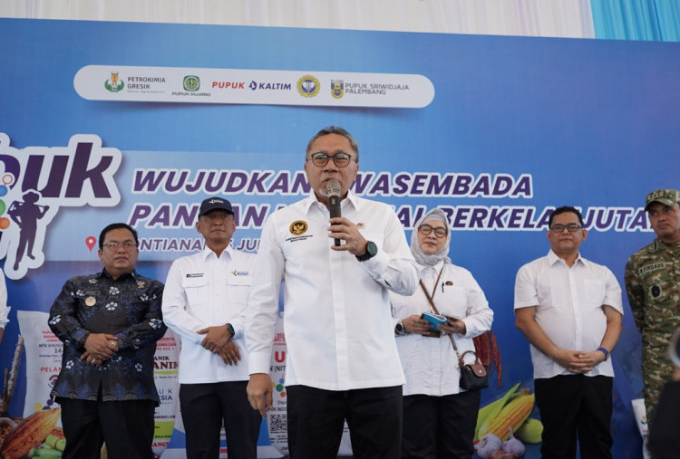 Menko Zulhas Pastikan Pupuk Subsidi Tersedia Sebelum Musim Tanam