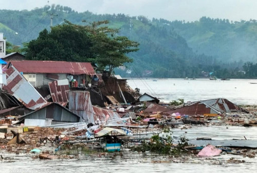 266 Jiwa Mengungsi Akibat Abrasi Pantai yang Melanda Minahasa Selatan