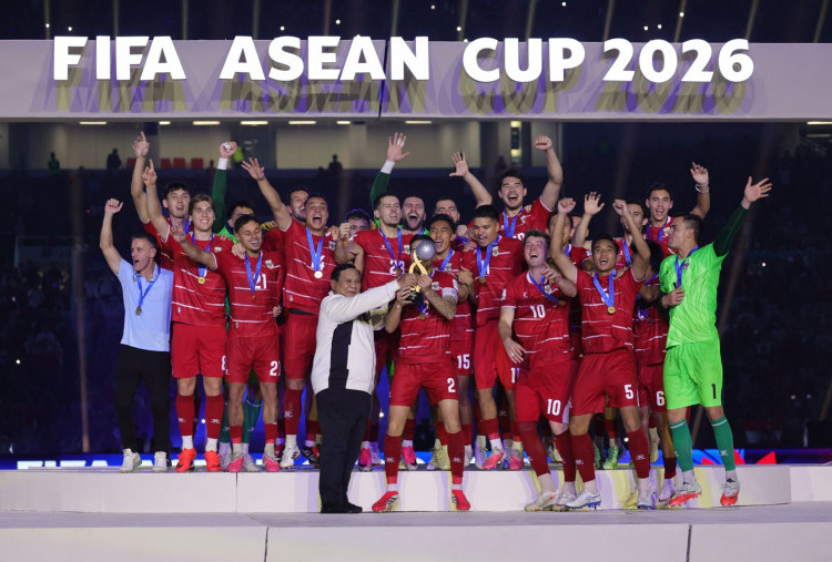 Timnas Indonesia Cetak Sejarah, Ini Momen Prabowo Angkat Trofi FIFA ASEAN Cup bersama Penggawa Garuda