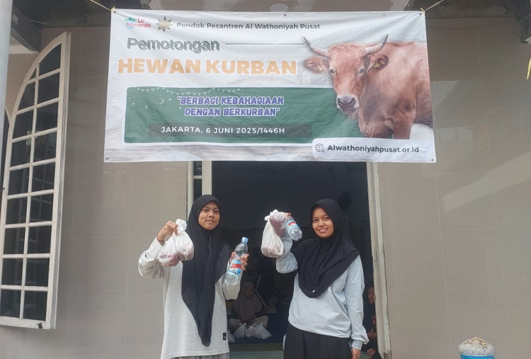 2.000 Paket Daging Kurban Disebar ke Fakir Miskin dan Warga Prasejahtera Sekitar Masjid Istiqlal