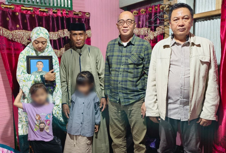 Turut Empati, Tim Kristalin Ekalestari Melayat Kedua Rumah Duka Korban KKB di Nabire