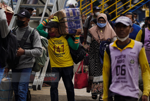 Jalur Laut Naik Hampir 50 Persen