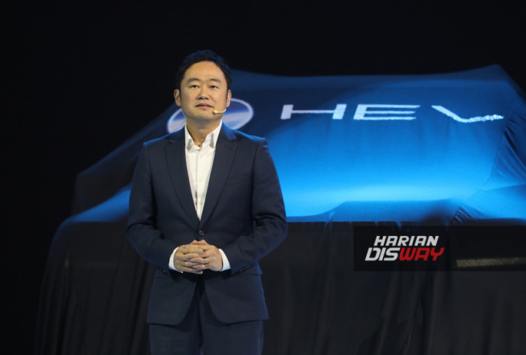 President Director PT Toyota-Astra Motor, Takuya Yokohama, menegaskan Toyota akan terus menghadirkan inovasi yang relevan dengan kebutuhan pelanggan Indonesia. Menurutnya, selama 55 tahun Toyota tidak hanya menyediakan kendaraan, tetapi juga membangun ekosistem mobilitas yang memberikan kenyamanan, rasa aman, dan pengalaman berkendara yang semakin baik bagi masyarakat.
