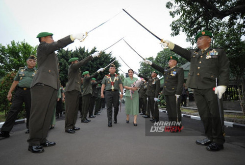 Kedatangan Mayjen TNI Rafael Granada Baay Disambut Prajurit Makodam V/Brawijaya