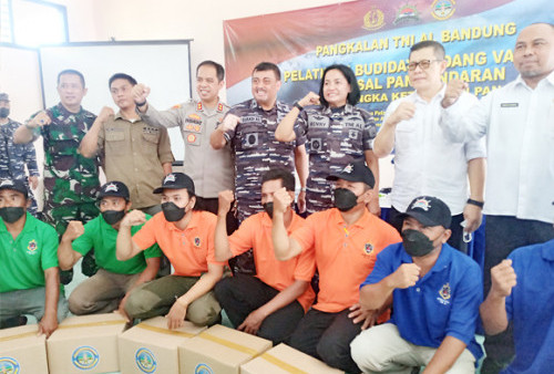 TNI AL Bandung Latih Nelayan Jadi Pembudidaya Udang Vaname
