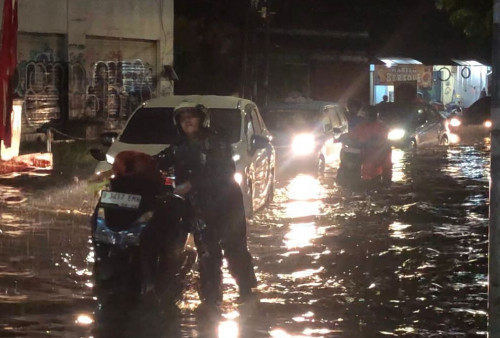 Nekat Terobos Banjir di Jambore Cibubur, Belasan Motor Mogok