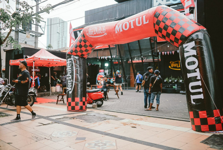 Ketika Oli Bertemu Denim, Jadi Kolaborasi Gahar Motul x Von Dutch