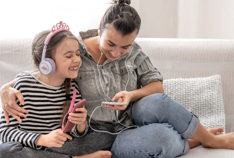 Bijak Terapkan Parenting di Era Gadget, Jangan Sampai Batasi Kreativitas Anak