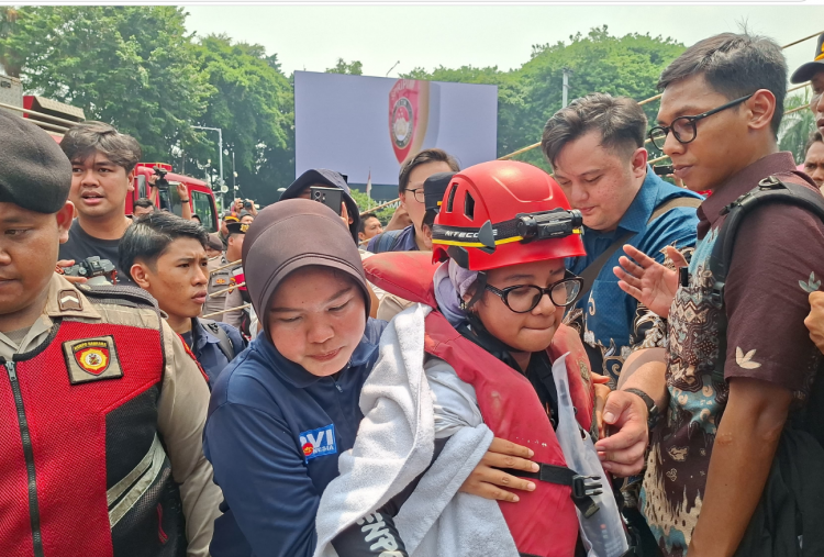 Buntut Spanduk Greenpeace di Bundaran HI: 5 Orang Sudah Pulang, 6 Aktivis Masih di Polda Metro Jaya