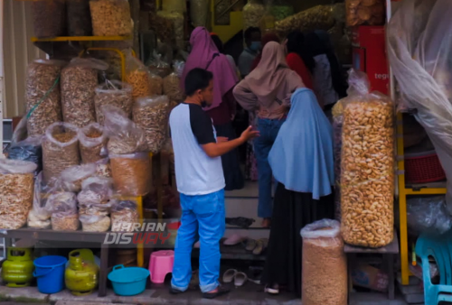 Permintaan beragam jenis kerupuk tersebut terutama menjelang Lebaran 2022 ini,meningkat hingga lima kali lipat dari situasi normal terutama selama pandemi Covid-19, sejak Maret 2022. Foto: Safitri Riyanti