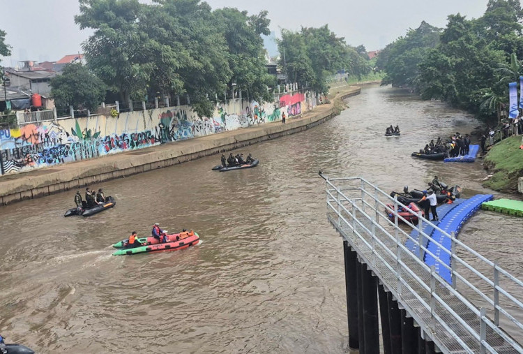 Susuri Kali Ciliwung, AHY Sebut Penanganan Banjir Perlu Solusi Menyeluruh