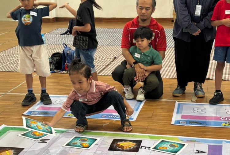 Permainan Kartu Bapak dan Kurir Cilik Pererat Bonding Anak dengan Ayah