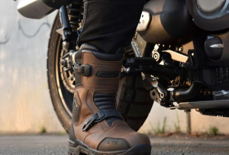 Manfaat Sepatu Riding dengan Waterproof Breathable, Kaki Tak Gerah saat Mudik