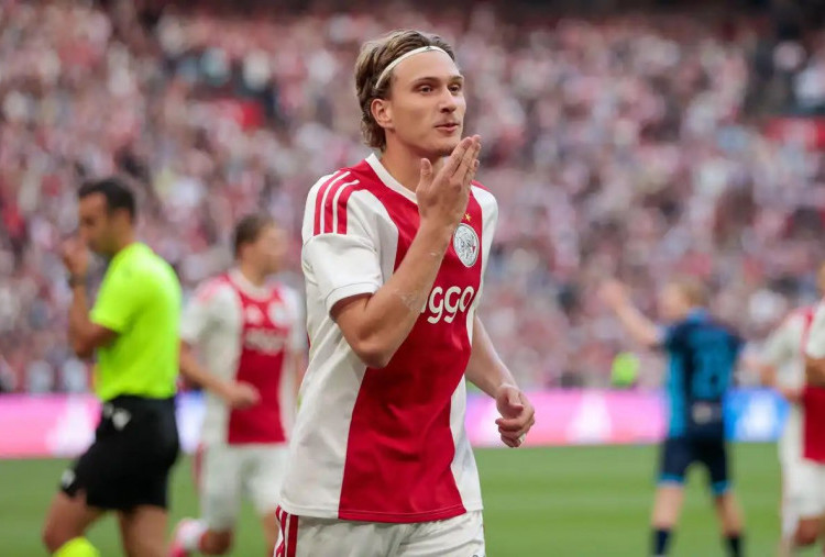 Mika Godts Resmi ke PSG, Ajax Sepakati Transfer Rp1,13 Triliun!