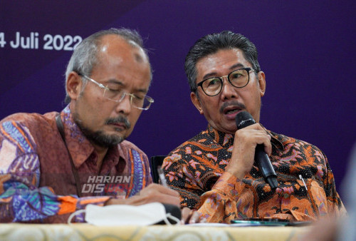 Rizki E Wimanda Deputi Kepala Perwakilan BI Prov Jatim, dan Eko Purwanto, Ketua ISEI cab. Surabaya koordinator Jatim, ketika Penutupan EJAVEC 2022 di Gedung Bank Indonesia Jatim, Surabaya, Jawa Timur, Kamis 14 Juli 2022. Dengan adanya The 9th East Java Economic Forum (EJavec) 2022, Pemerintah Provinsi Jawa Timur didorong untuk mengimplementasikan sejumlah rekomendasi kebijakan ekonomi yang solutif dari hasil konferensi guna mengakselerasi pemulihan ekonomi dan sosial di Jatim pada era normal baru.

